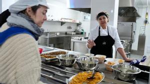 La flamante nueva cocina de la escuela La Pau, construida tras una larga lucha de las familias.