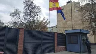 La embajada de España en Kiev cierra al público ante el riesgo de un ataque ruso