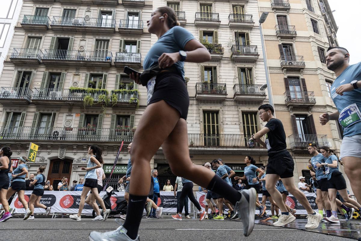 14.000 corredores participan en esta edición de la Cursa de la Mercè, en Barcelona.