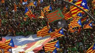 El independentismo avisa a Illa de que Cataluña 'no está pacificada' en la Diada menos concurrida