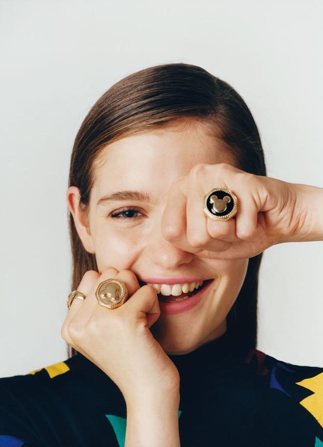 Colección Bershka loves Mickey Mouse: accesorios golden