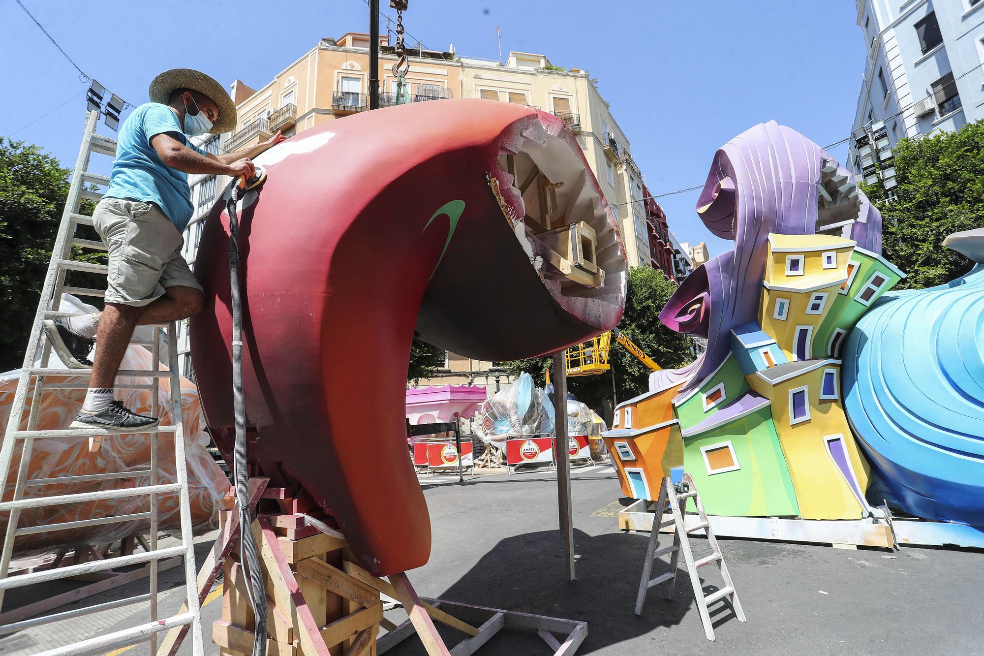 Fallas 2021. Espectacular "plantà" de Sueca-Literato Azorín