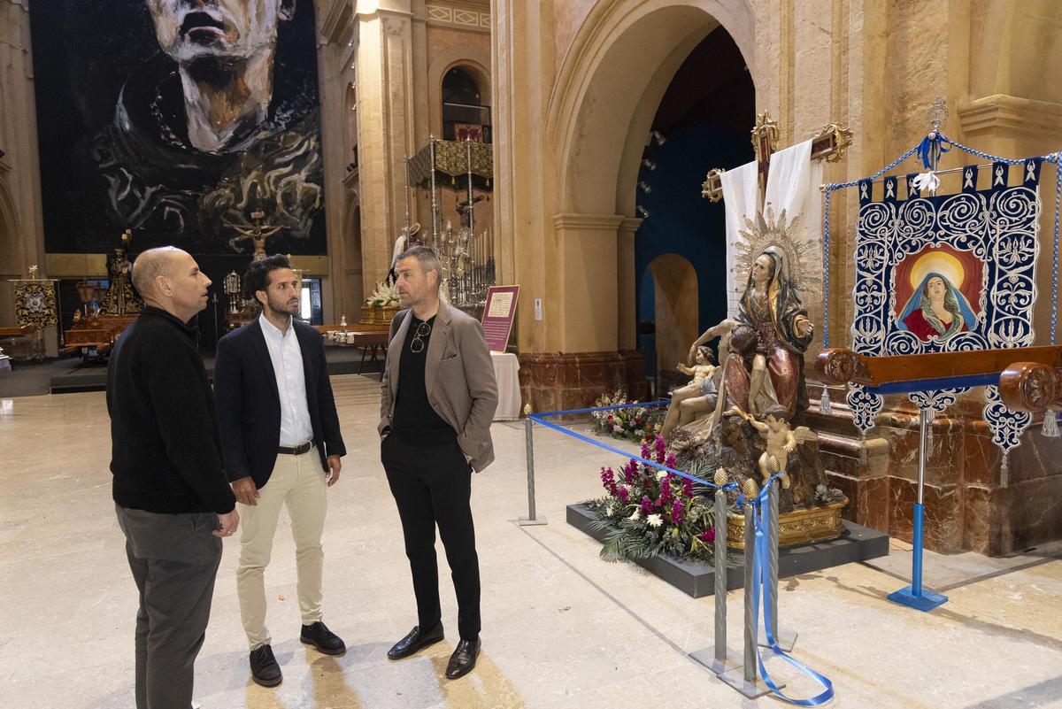 Visita a la exposición de Semana Santa, que acoge la Antigua Iglesia de La Compañía de Jesús