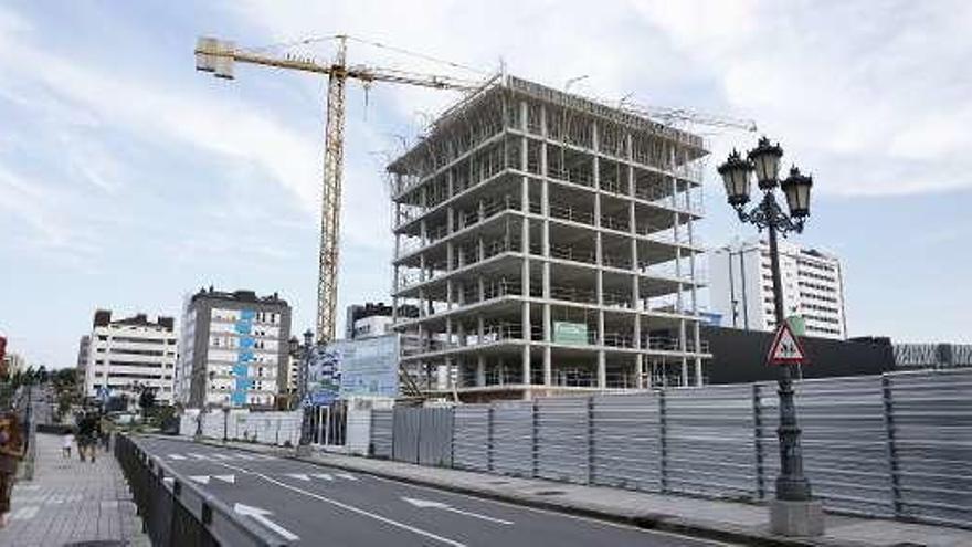 Edificio en construcción en Oviedo.