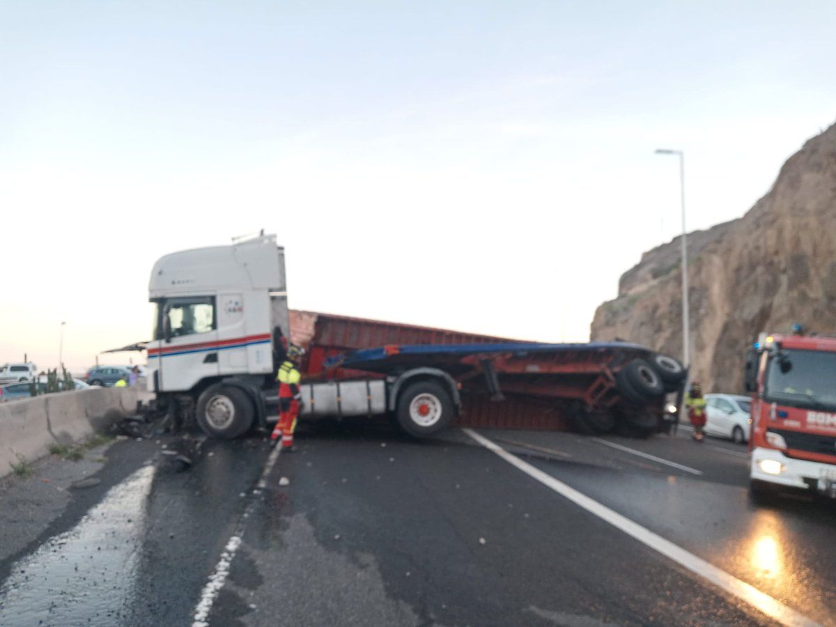 Accidente de un camión en la GC-1