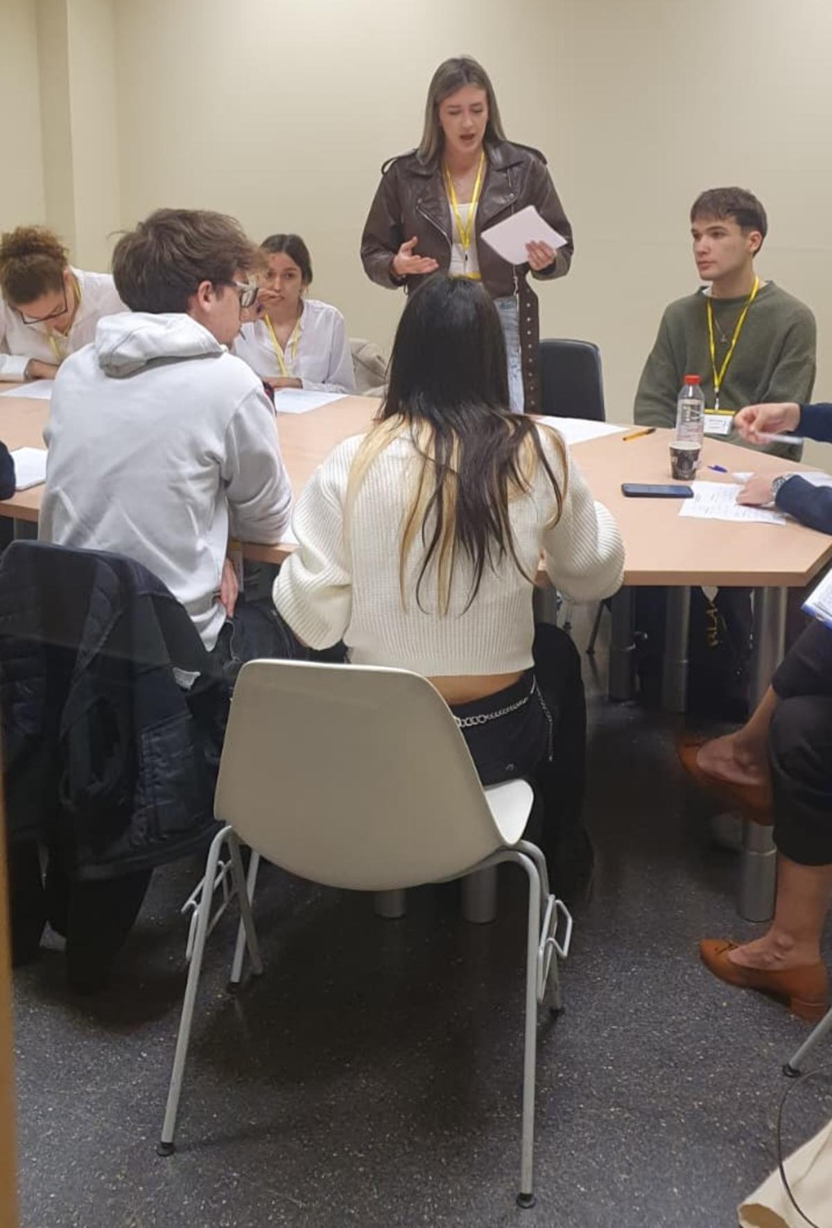 Uno de los debates celebrados durante la undécima liga de debate de Bachillerato ‘Aprende a debatir’.