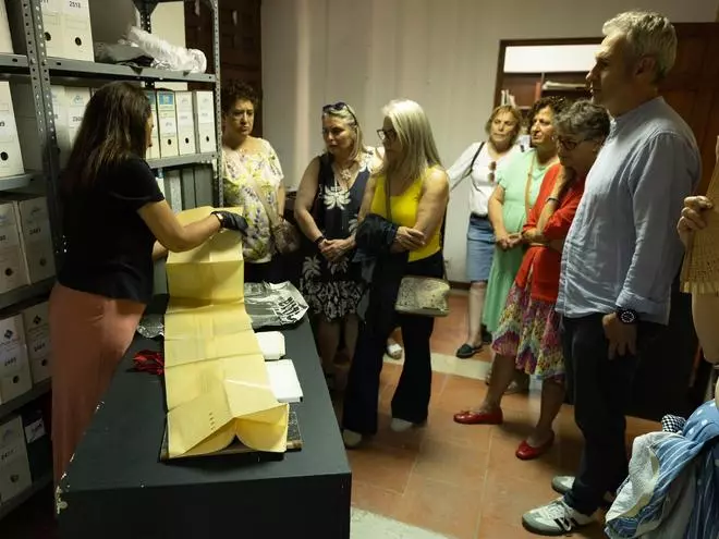GALERÍA | Visita guiada al archivo histórico del Ayuntamiento de Toro