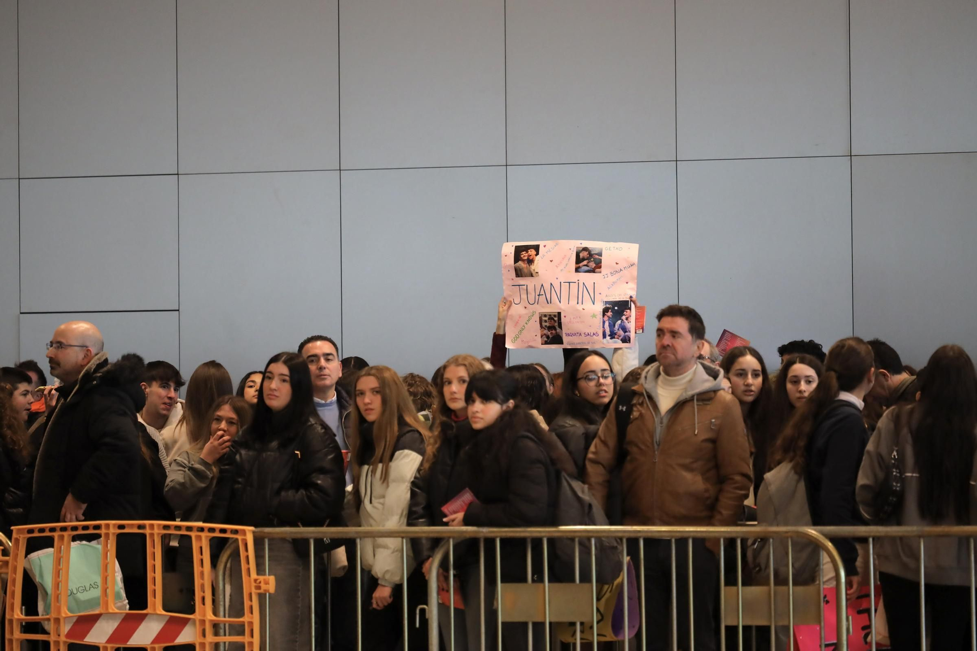 En imágenes | Así está siendo la firma de discos de 'OT' en el Palacio de Congresos de la Expo