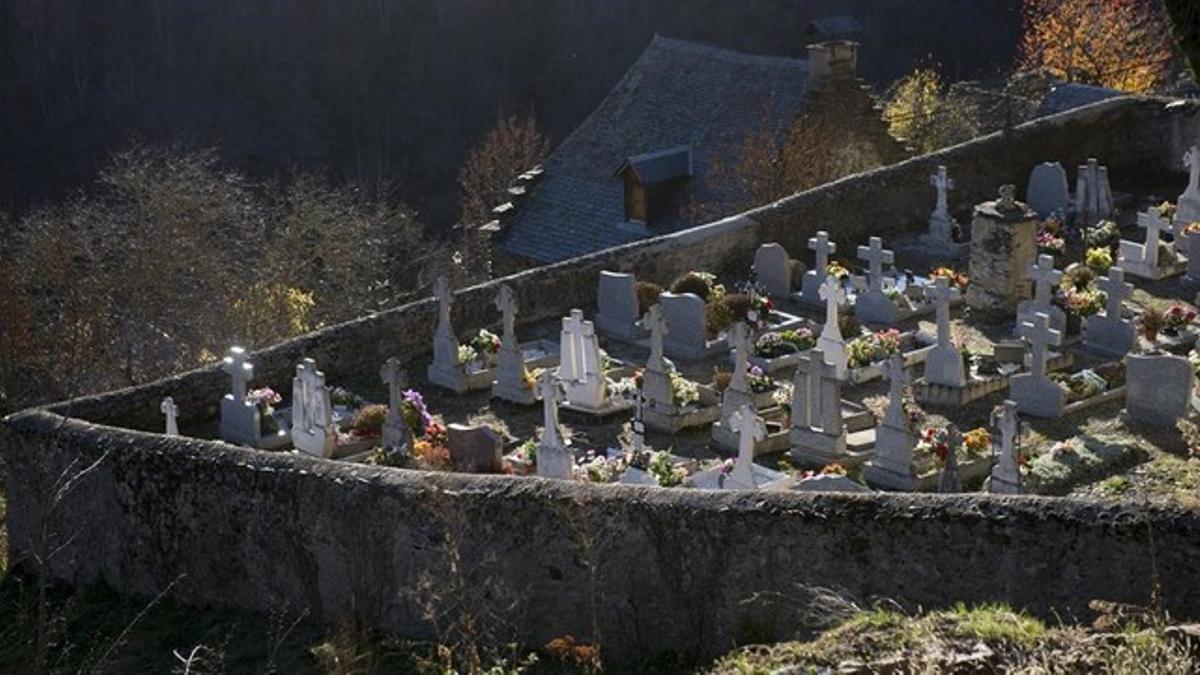 El cementerio de Bausen, donde el párroco se negó a enterrar a Teresa de Belana.