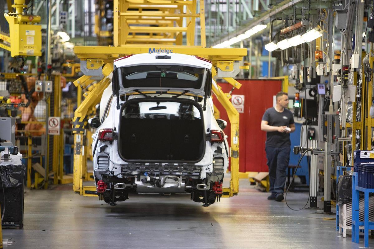 Montaje de un vehículo Ford en Almussafes.