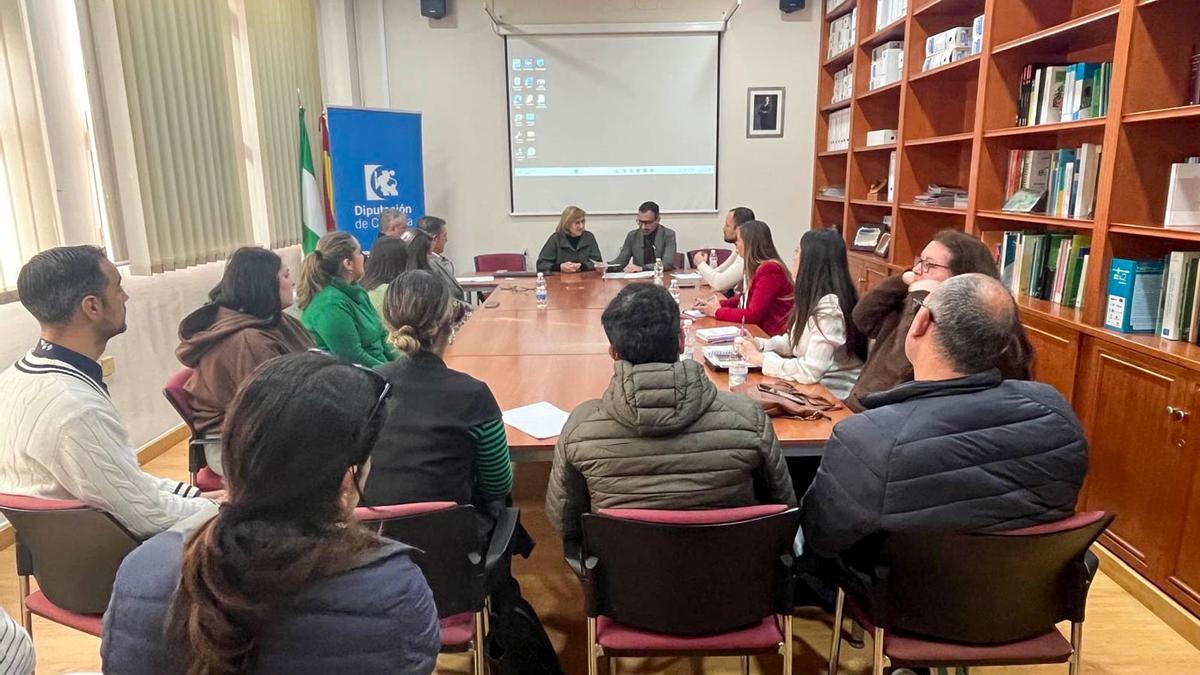 Encuentro que ha mantenido Félix Romero con la alcaldesa y algunos emprendedores en Peñarroya-Pueblonuevo.