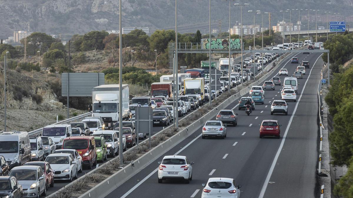 Tráfico en Alicante esta tarde: retenciones en la A-31 por un accidente en Orito y circulación irregular en la A-70 por Fontcalent