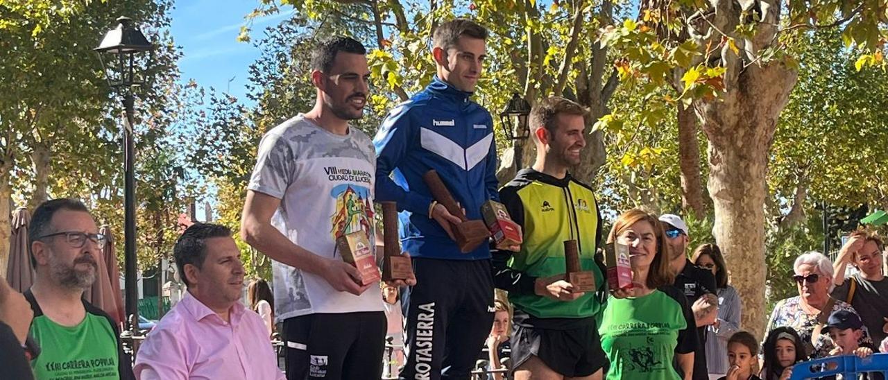 José Luis Dávila, en el centro, en el podio de la CP Ciudad de Peñarroya-Pueblonuevo.