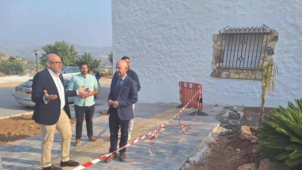 El subdelegado del Gobierno en Málaga, Javier Salas, visita Cártama, junto al alcalde, Jorge Gallardo.