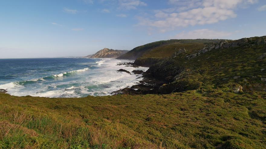La Xunta creará una bolsa de suelo público en el litoral para ampliar su protección