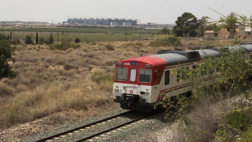 Fomento conectará el aeropuerto con el tren de cercanías con un ramal de 1,2 kilómetros