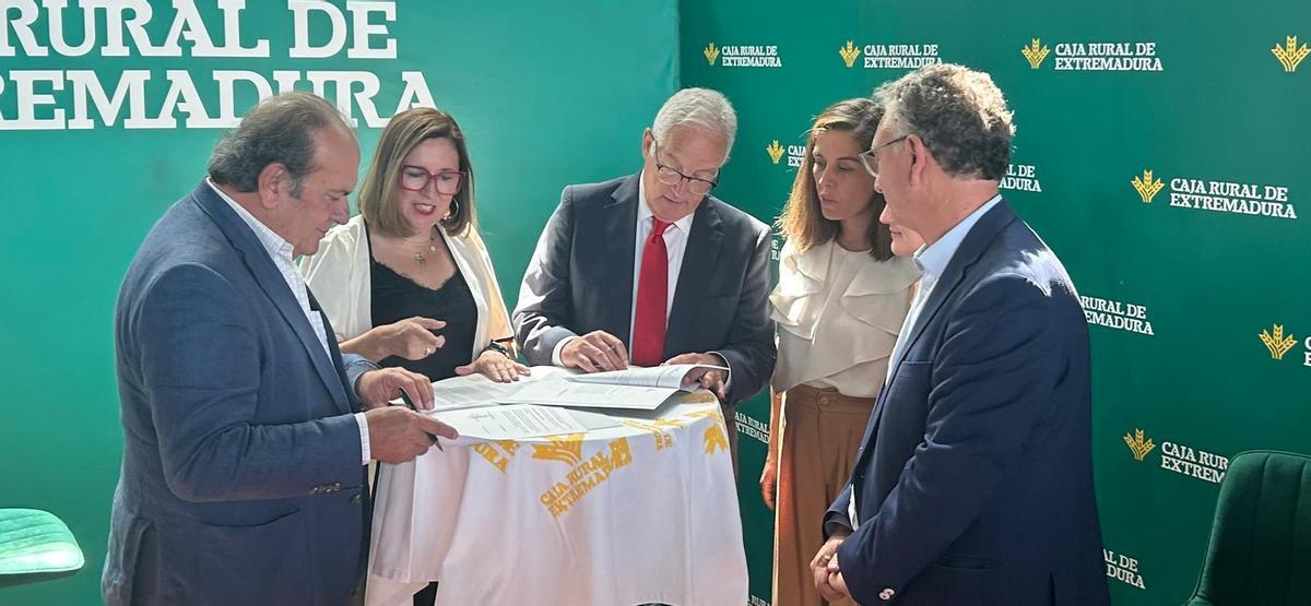 Renovación del convenio con el Salón Ovino de Castuera.