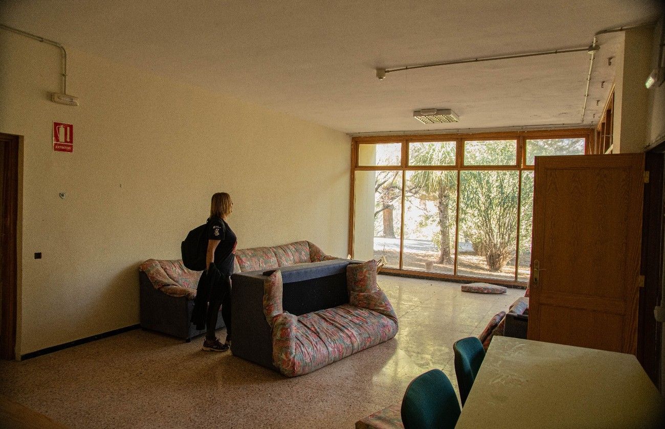 Más de 70 voluntarios colaboran en  la limpieza de la antigua residencia de Tunte