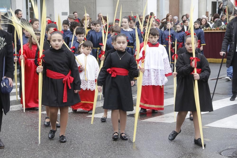 Semana Santa en Morrazo 2016 | Palmas alzadas para la bendición en Cangas