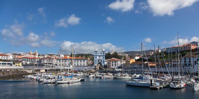 Puerto de Angra do Heroísmo, en Terceira. Islas Azores