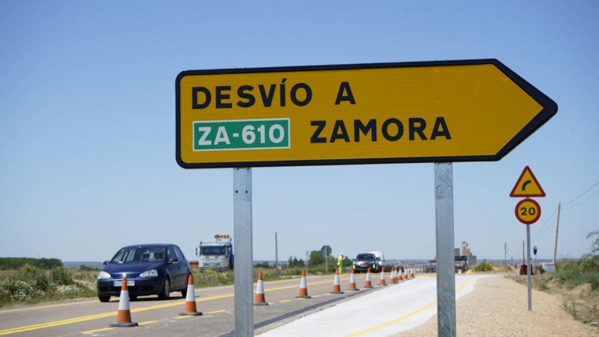 Señalización del corte de carretera.