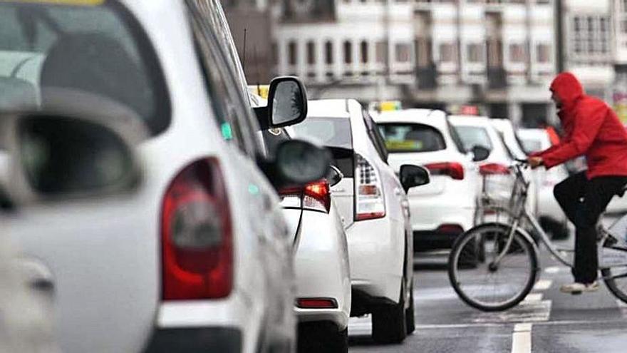 Manifestación de taxistas coruñesas contra las VTC. |   // CARLOS PARDELLAS