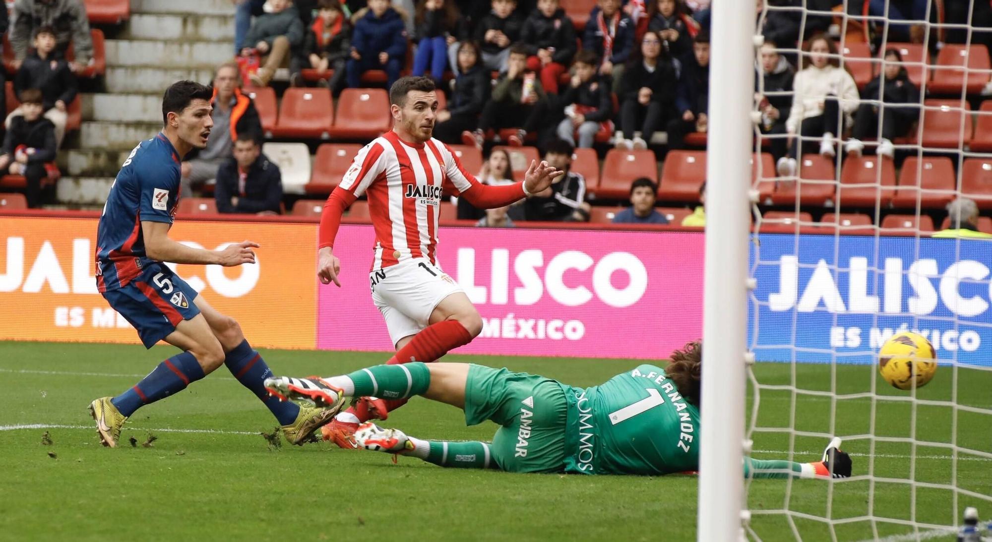 En imágenes: el encuentro entre el Sporting de Gijón y el Huesca