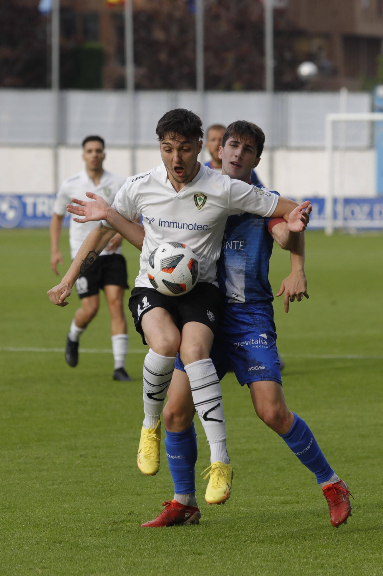 Las mejores imágenes del éxito del Avilés: los blanquiazules ganan 3-0 al Gérnika con la afición volcada