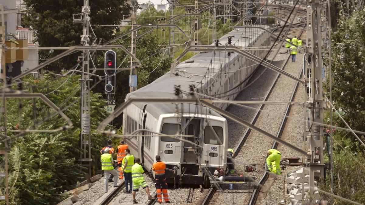 La estación de Sitges, con el tráfico de trenes interrumpido a causa de una incidencia