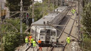 La estación de Sitges, con el tráfico de trenes interrumpido a causa de una incidencia.