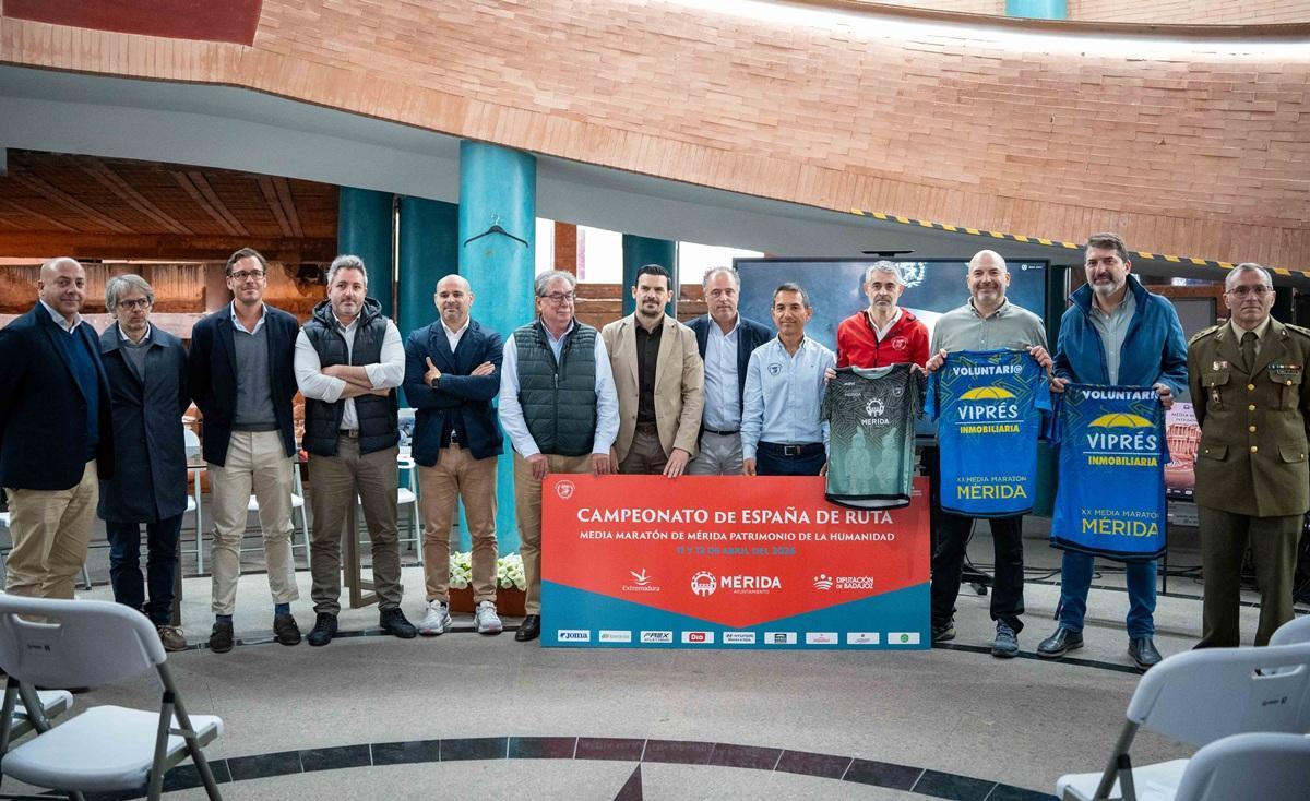 Asistentes a la presentación de la prueba, este martes, en Mérida.