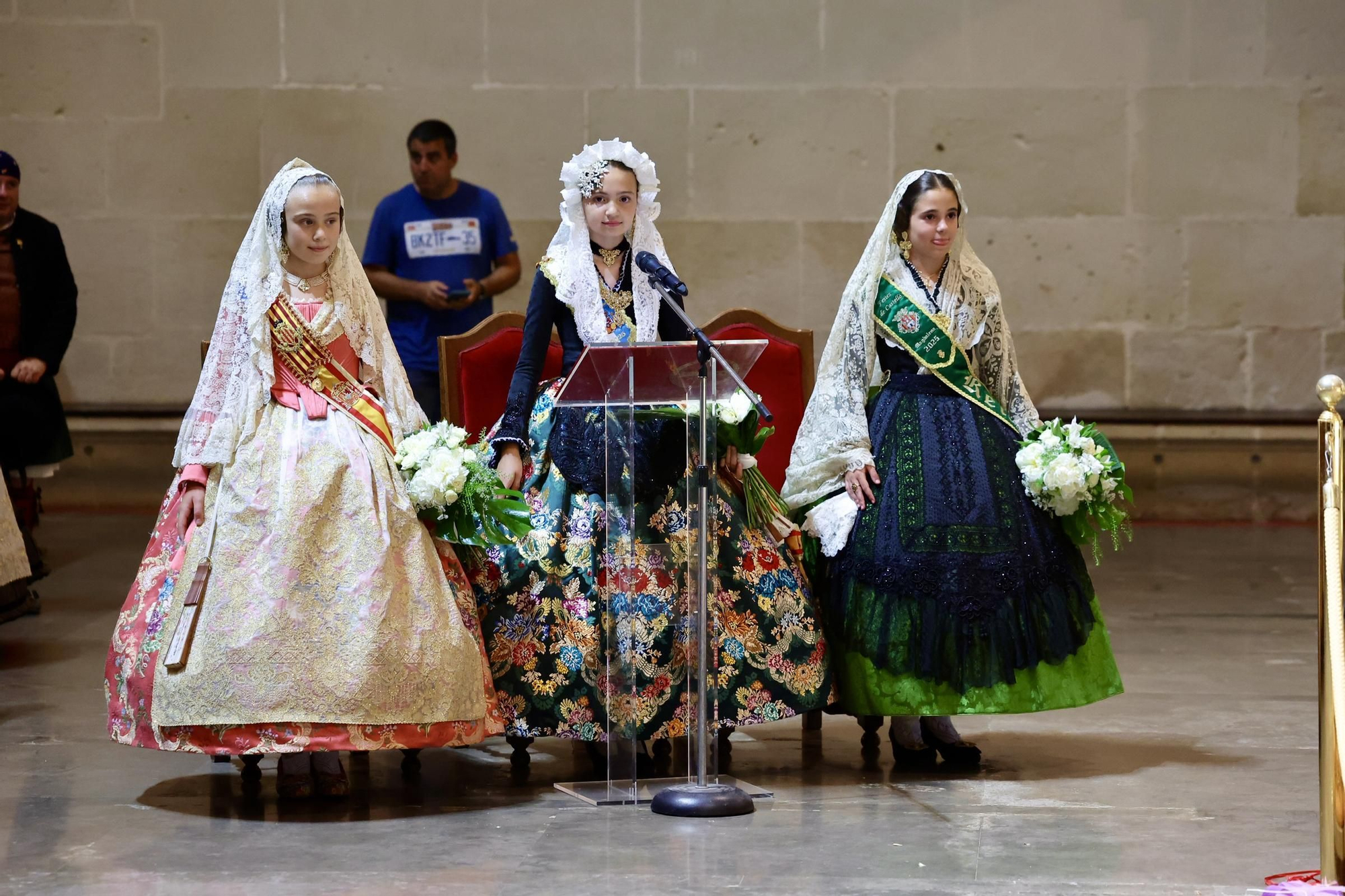 Primera jornada de Ofrenda de las Hogueras de Alicante