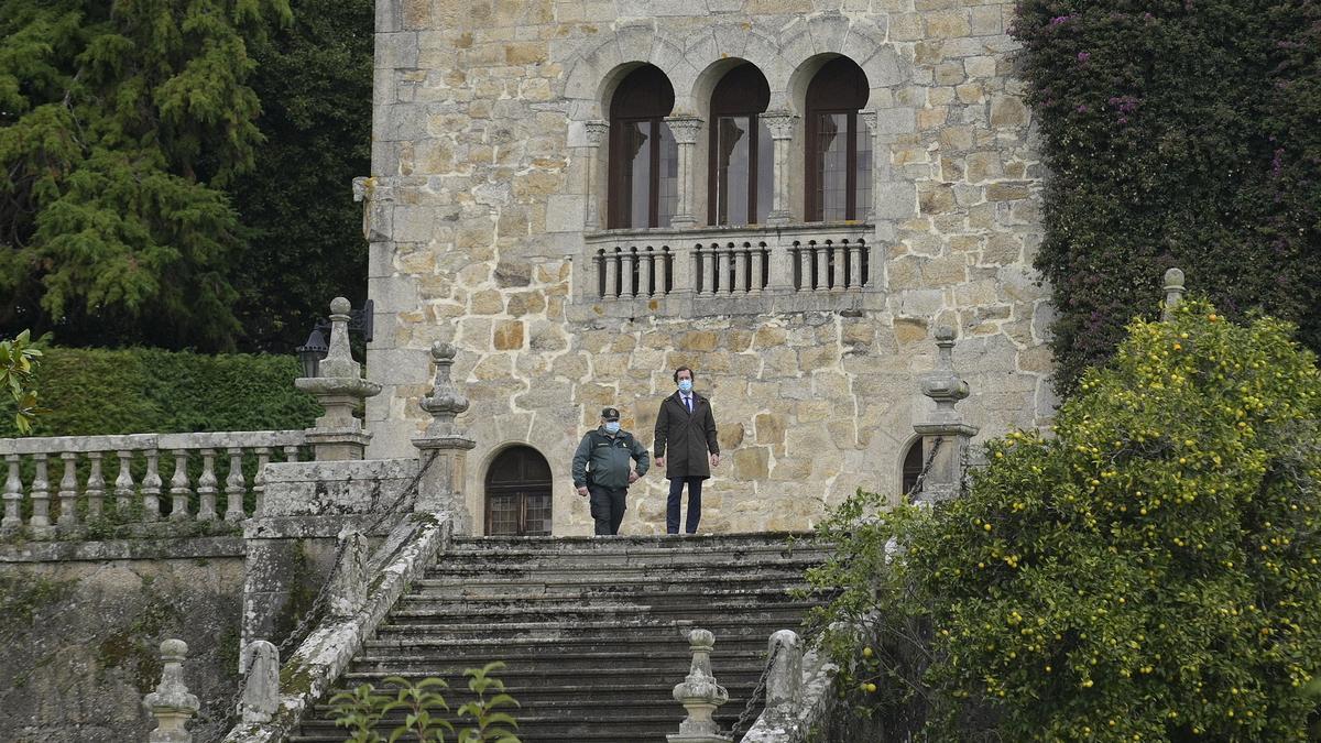 Un abogado del Estado colabora en la realización del inventario del pazo de Meirás.