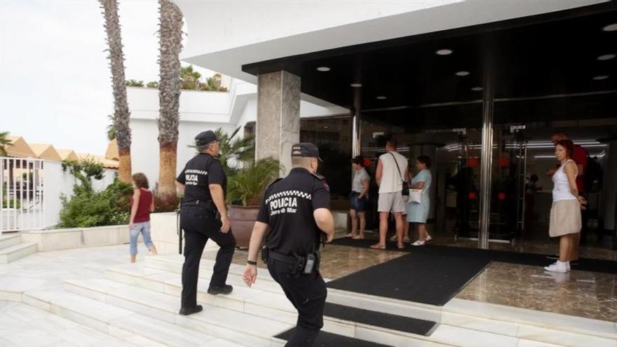 Los clientes abandonan el último de los &#039;hoteles pirata&#039; de Lloret