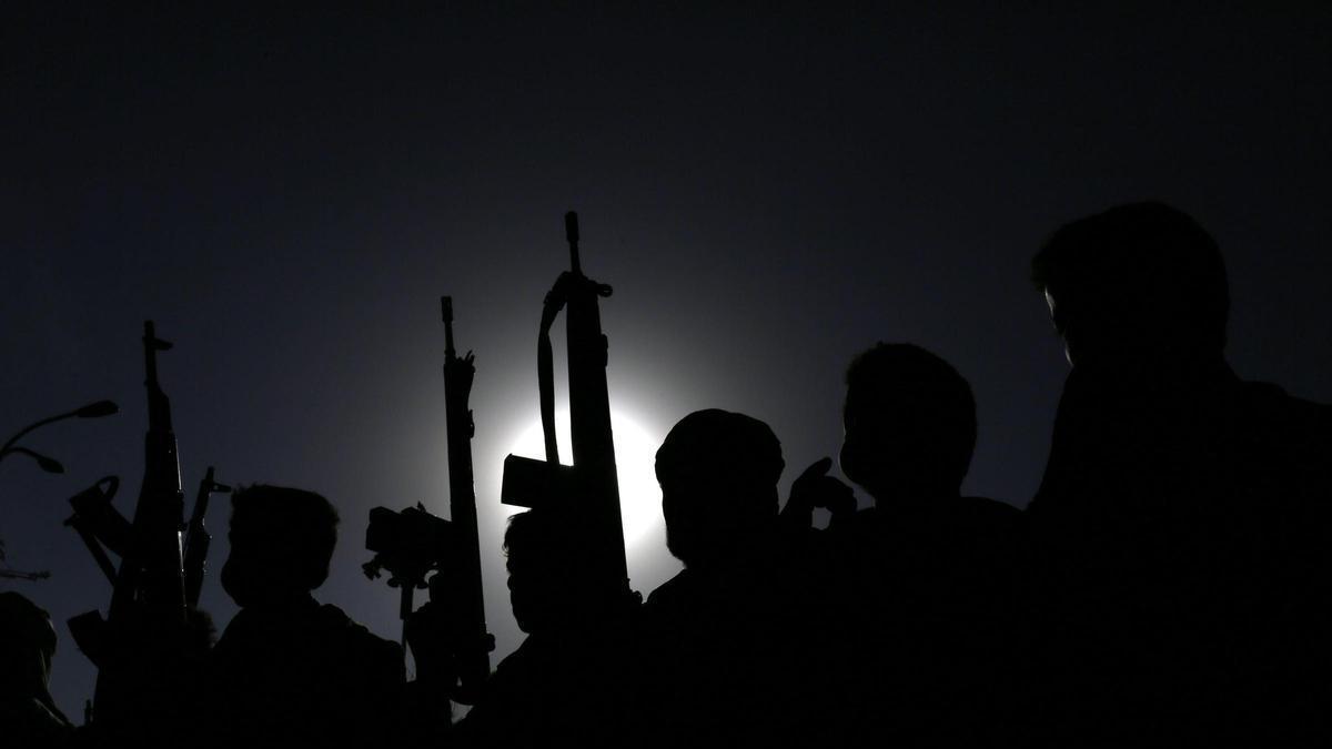 Los hutíes de Yemen reivindican ataques contra dos petroleros saudíes en el mar Rojo por «violar» el bloqueo contra Arabia Saudí