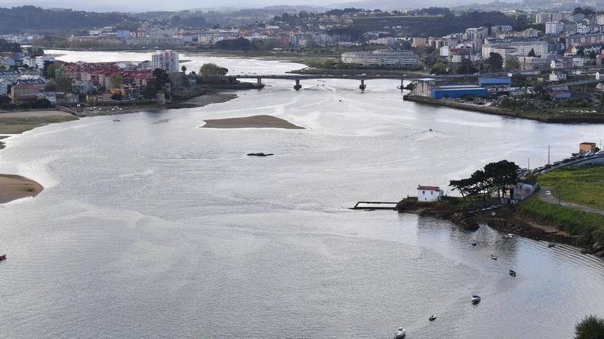 Eliminado un vertido de aguas residuales en el paseo marítimo de Oleiros hacia la ría de O Burgo