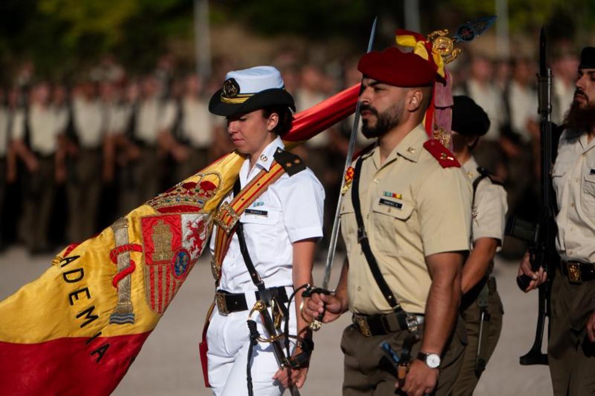 Emoción y orgullo en la jura de bandera de 1.514 alumnos del Cefot de Cáceres