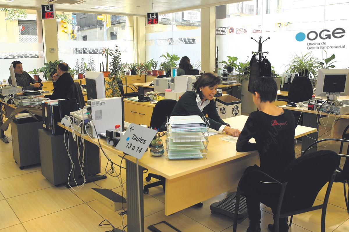 Imatge d'arxiu d'una Oficina de Gestió Empresarial de la Generalitat
