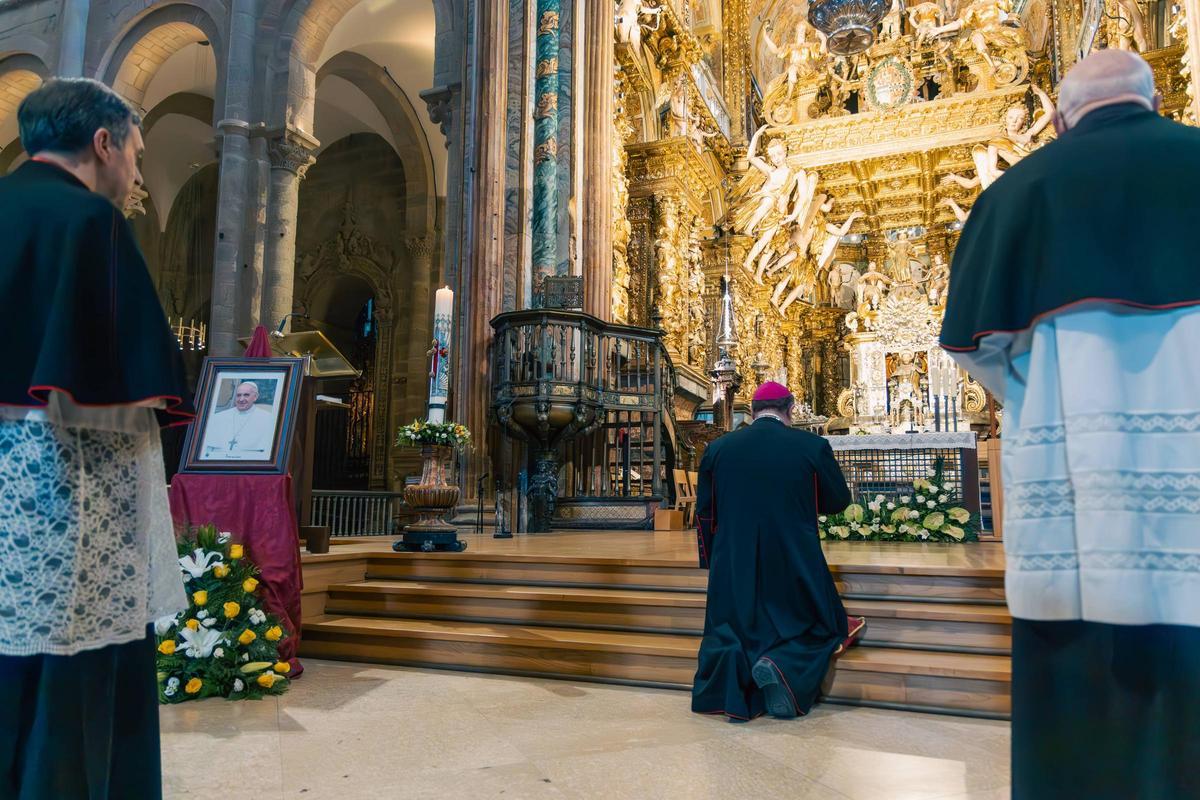 Santiago se despide del papa Francisco con una misa funeral en la Catedral