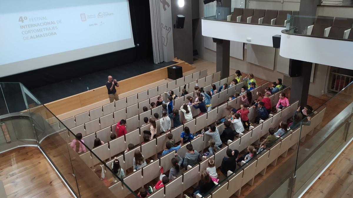 La Casa de la Cultura acoge las sesiones matinales para los centros escolares, y por la tarde la sección oficial.