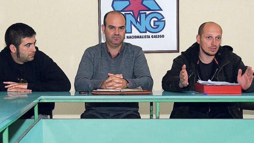 Xosé Leal, Félix Juncal y Antonio Rosales durante la comparecencia de ayer en la sede del BNG.  // G.N.