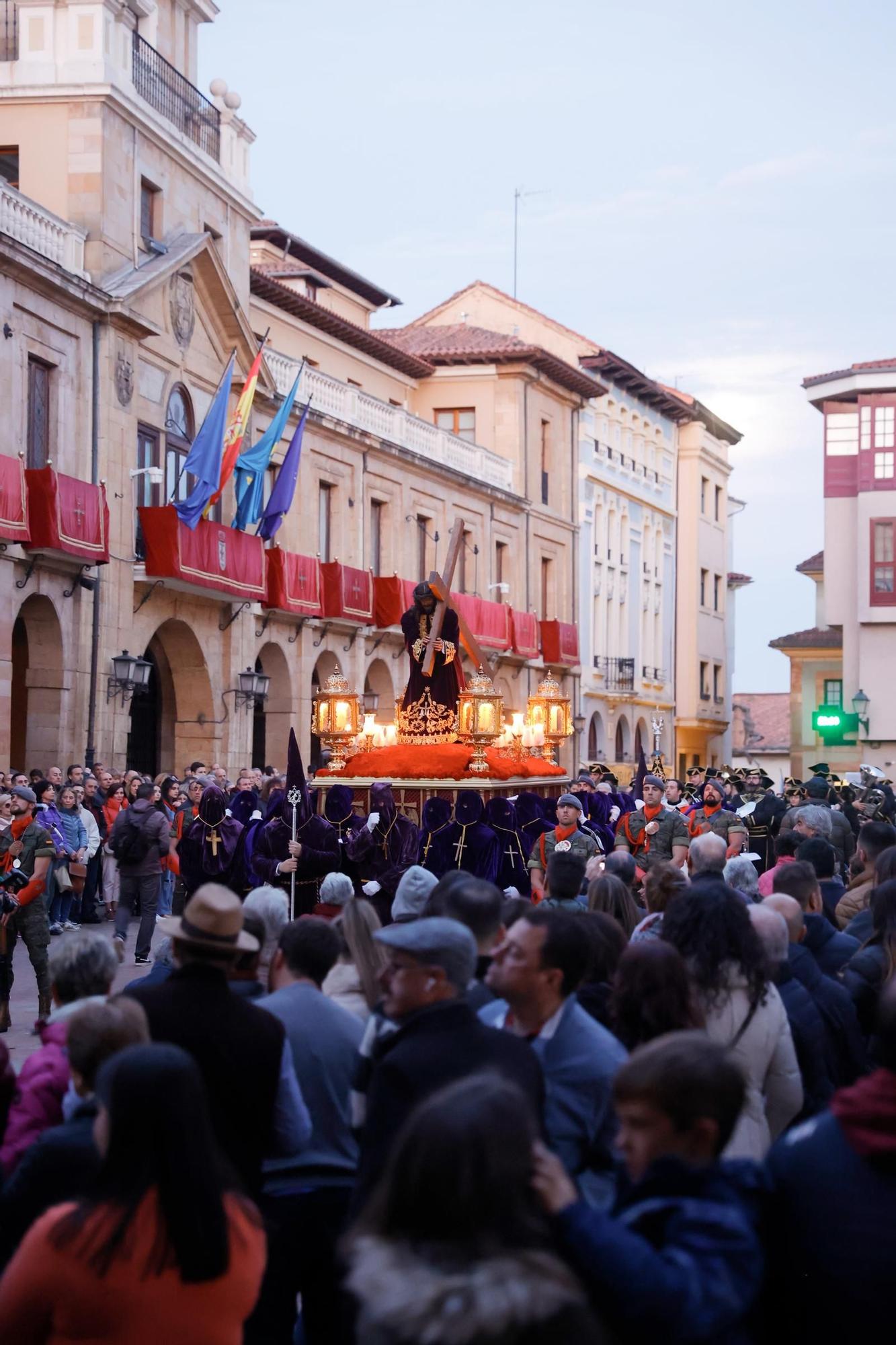 El Señor de Oviedo atrae multitudes: mira las fotos de la procesión del Nazareno