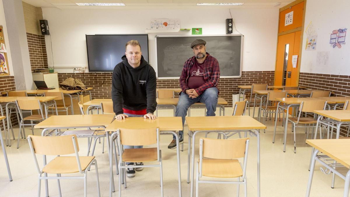 Dos profesores del IES 8 de Marzo de Alicante que ayudan a sus alumnos con problemas de vivienda.