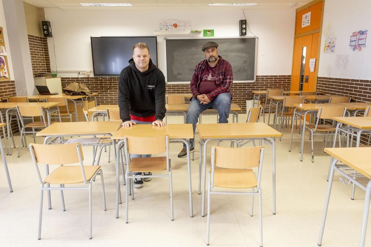 Dos profesores del IES 8 de Marzo de Alicante que ayudan a sus alumnos con problemas de vivienda.