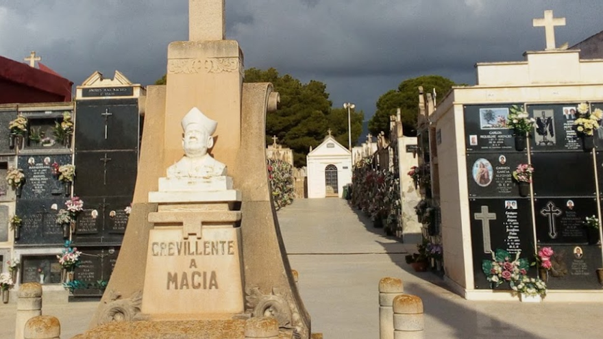 El cementerio de Crevillent reabre sus puertas con restricciones