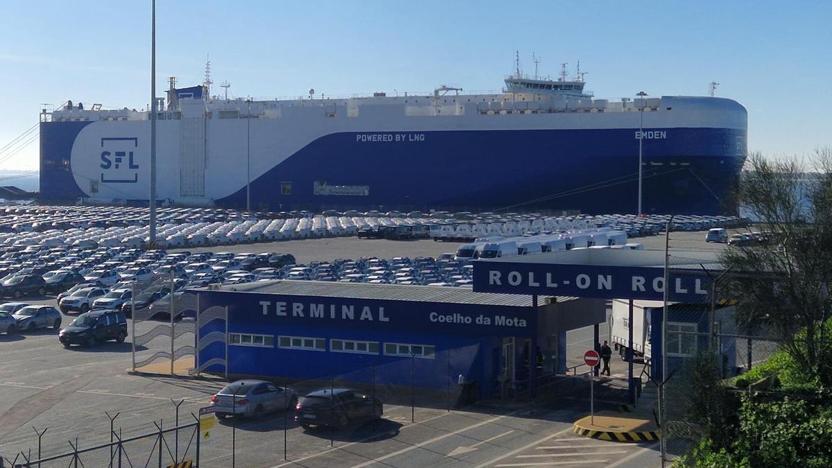 Setúbal se propone arrebatar al puerto de Vigo (y a Leixões) la exportación de furgonetas de Stellantis Mangualde