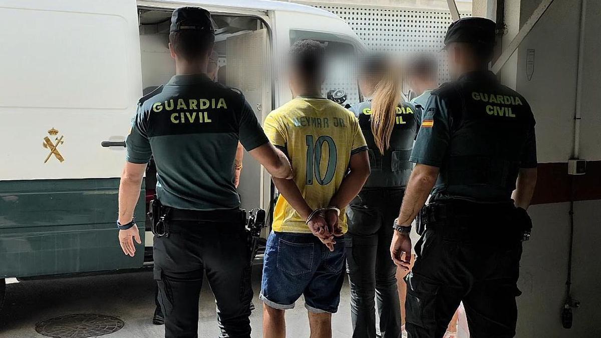 Agentes de la Guardia Civil detienen a dos jóvenes por okupar un inmueble en sa Pobla