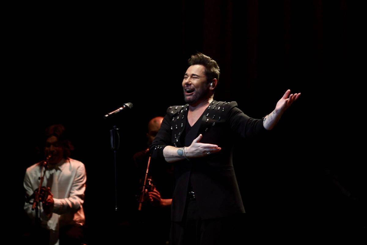 El concierto de Miguel Poveda en Gijón, en imágenes
