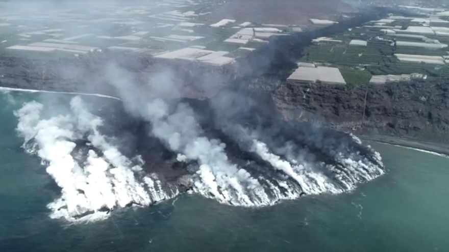 Una nova boca s’obre a la fractura principal del volcà de La Palma