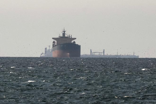 Las navieras toman precauciones y evitan el estrecho de Ormuz ante el temor a los ataques entre Irán y EEUU